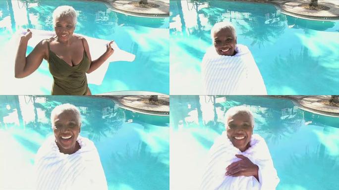 游泳池旁裹着毛巾的非裔美国高级妇女
