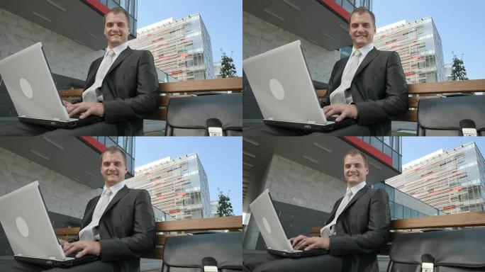 高清多莉: 一个带笔记本电脑的商人肖像