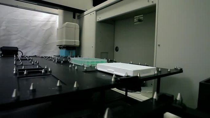 实验室机器人实验室疫苗研发外国人