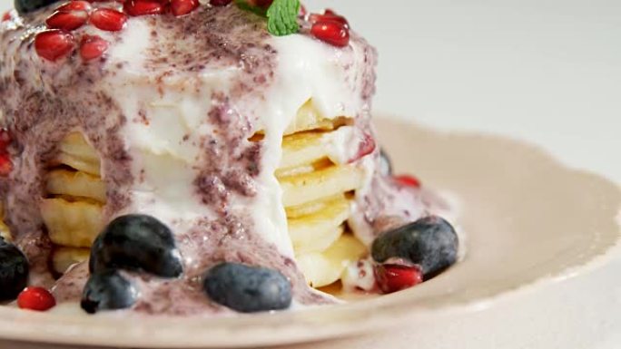 华夫饼冰淇淋装饰水果放在盘子4K 4k