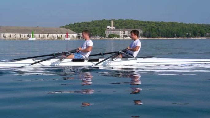 高清：双人双桨赛艇队练习镜头