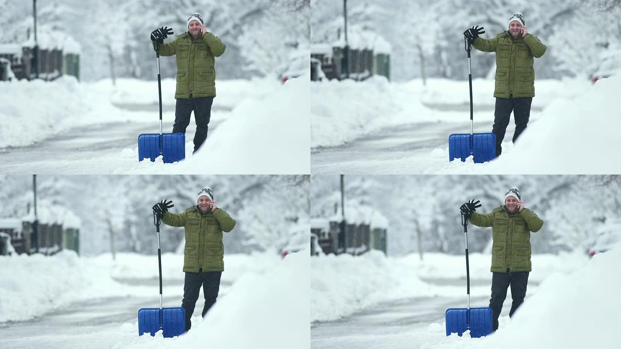 高清: 男子在铲雪时打电话
