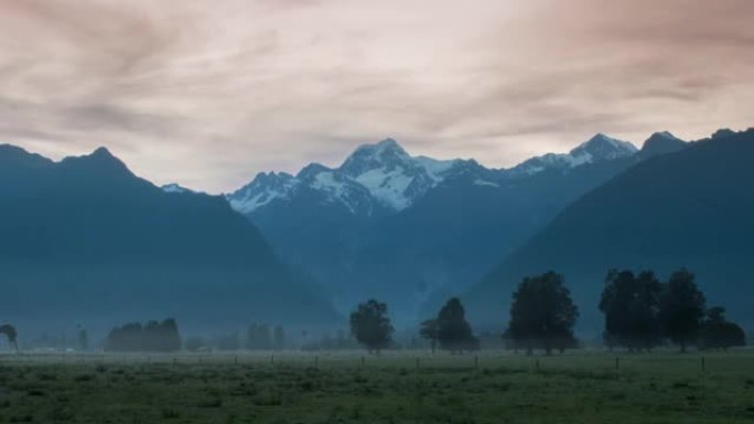 美丽的风景风景在新西兰西海岸福克斯冰川的库克山的时间流逝