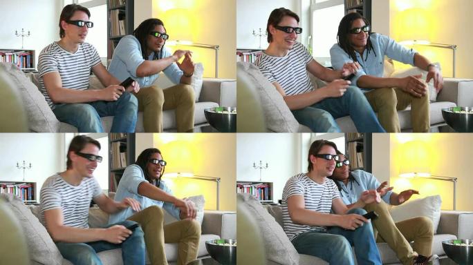 朋友们在沙发上戴着3D眼镜看电视