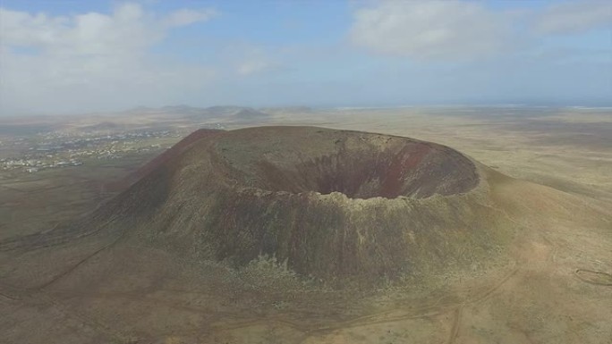 天线:火山岛中部雄伟的死火山