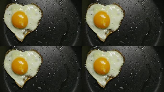 几个鸡蛋在煎锅里。心脏的形式。