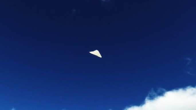 飞行纸飞机飞行纸飞机蓝天白云飞翔希望梦想
