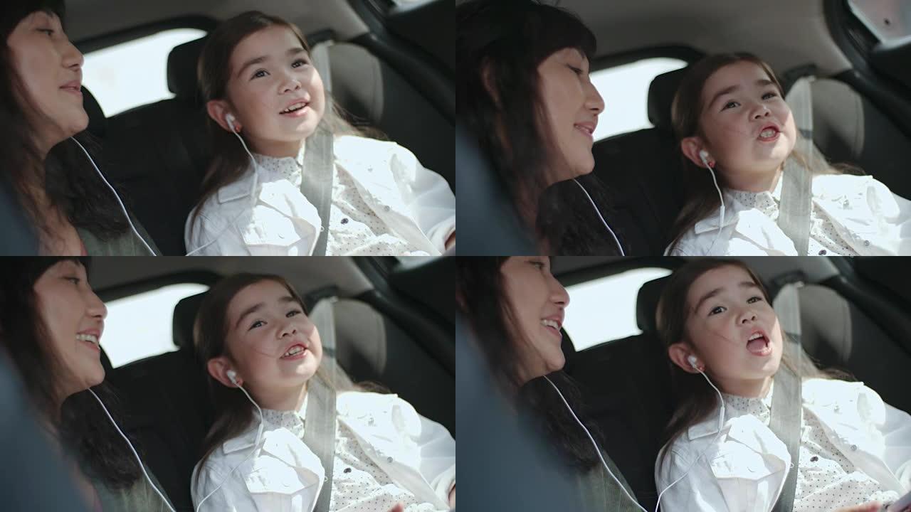 小女孩和妈妈在车里唱歌