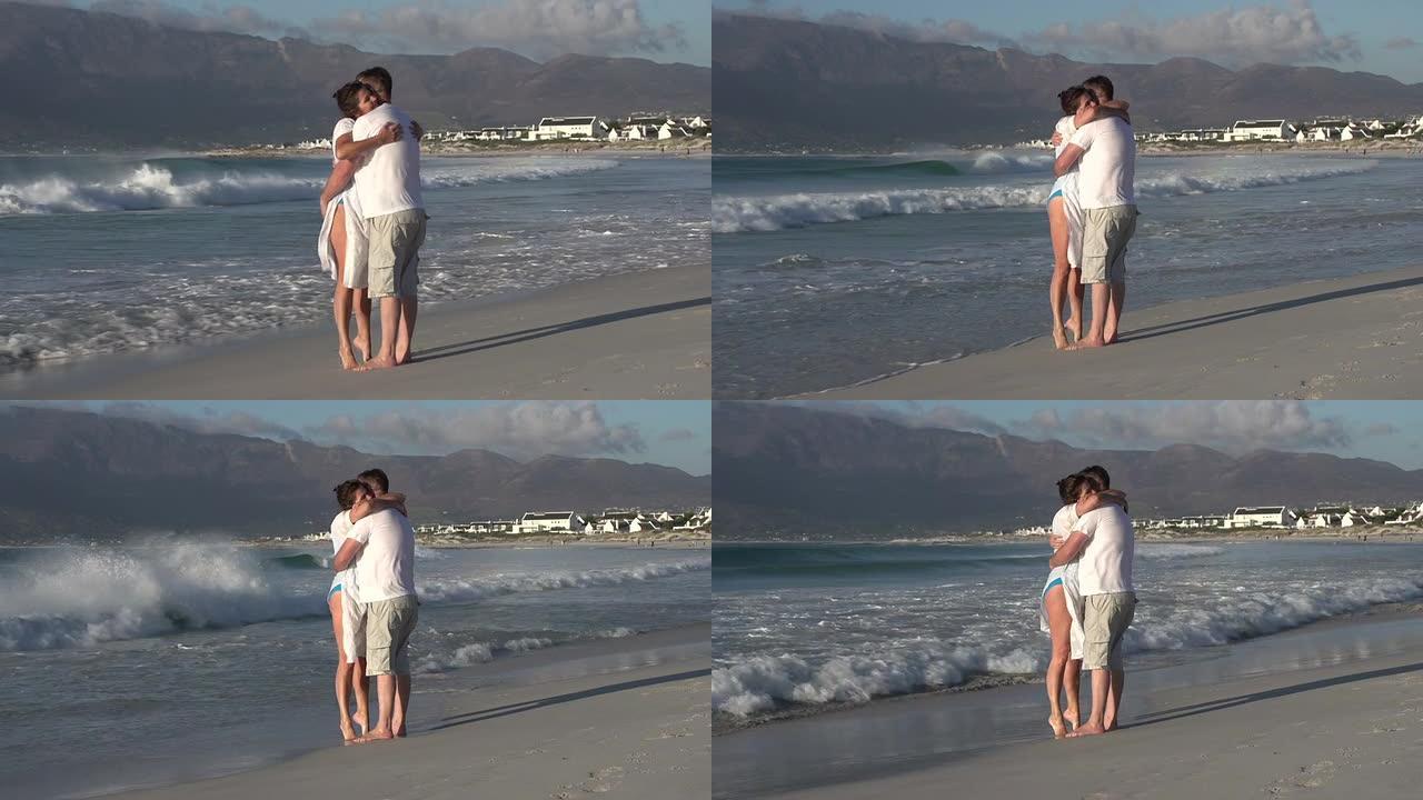 男人和女人在海滩上享受浪漫的拥抱，南非开普敦