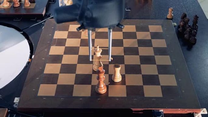 未来就是现在。机器人在国际象棋中赢得人类。