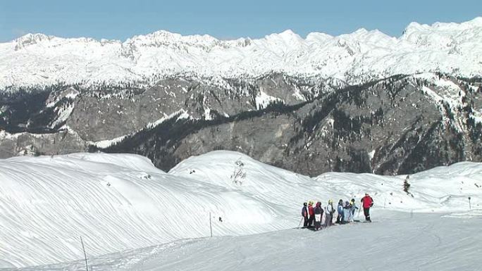 高清: 滑雪场滑雪滑冰雪运动冬天体育