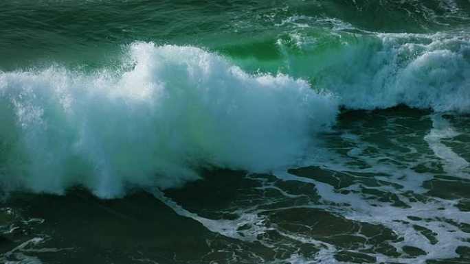 海浪、高潮惊涛骇浪大海水海浪花翻滚