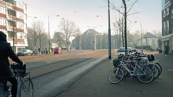 自行车在欧洲城市经过