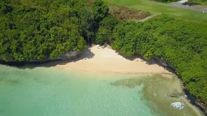 空中: 从完美的隐蔽沙滩到高尔夫球场的石阶