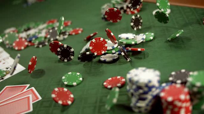 高清超级慢动作: 赌博筹码落在桌子上