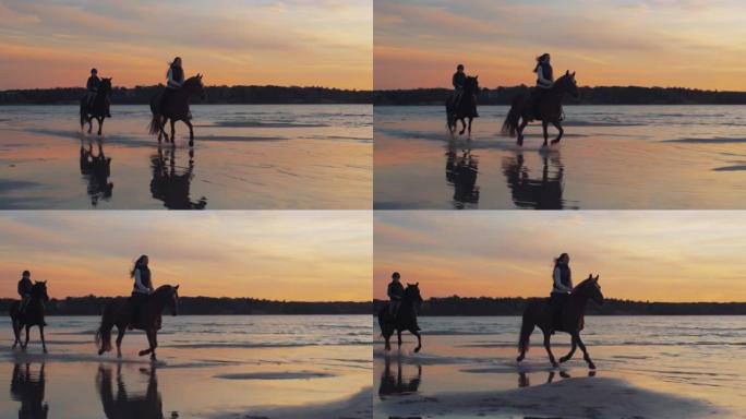 日落灯光下，两名马骑在海滩上。