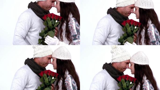冬季情侣拥抱玫瑰