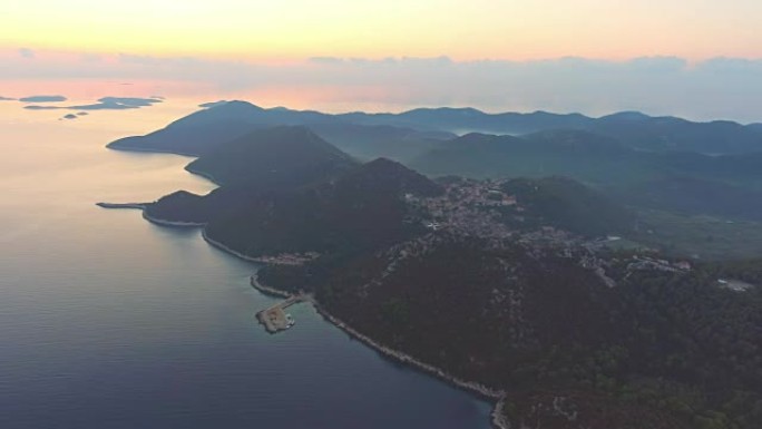 无人机的观点是黄昏时克罗地亚拉斯托沃宁静的岛屿