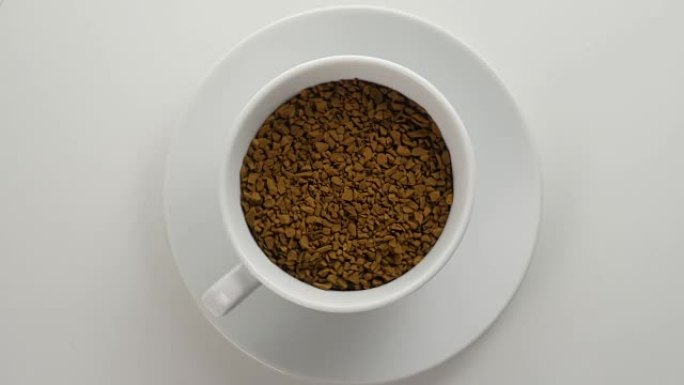 杯配纯速溶咖啡。