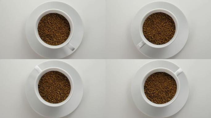 杯配纯速溶咖啡。