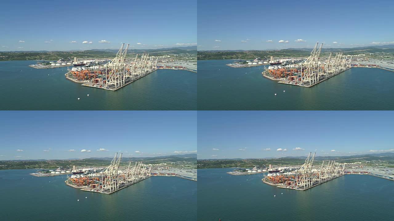 空中: 绿色海岸国际海港的巨型工业码头。