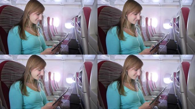 在飞机上使用电子阅读器的女人