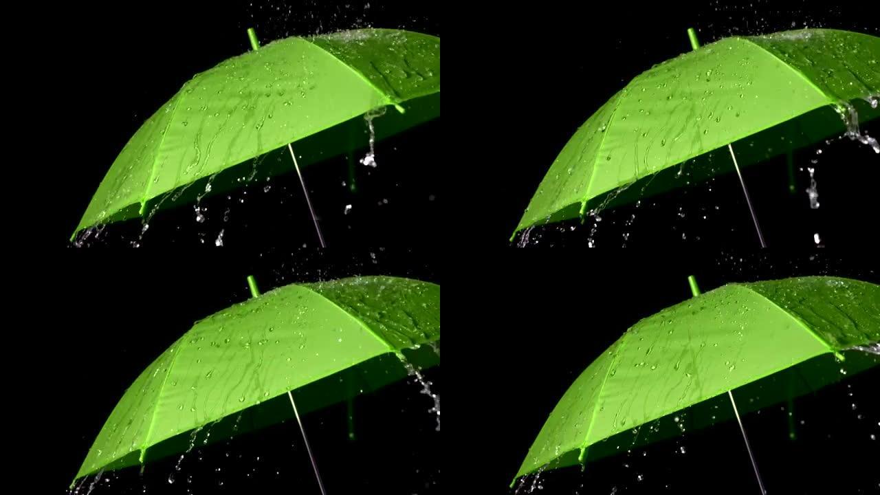 雨落在绿伞上