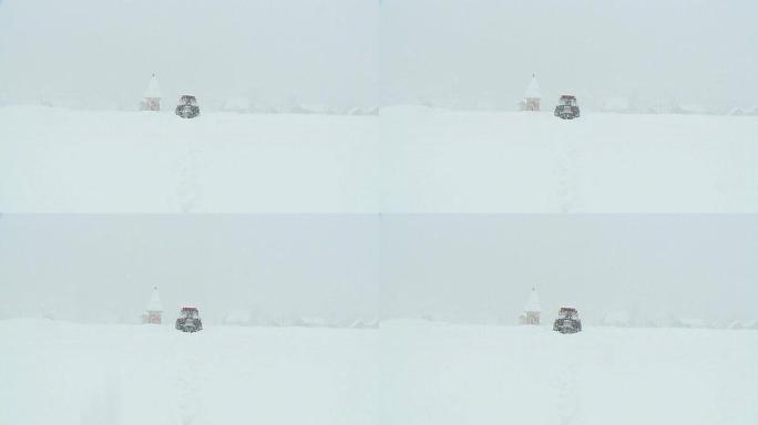 HD：降雪中的拖拉机