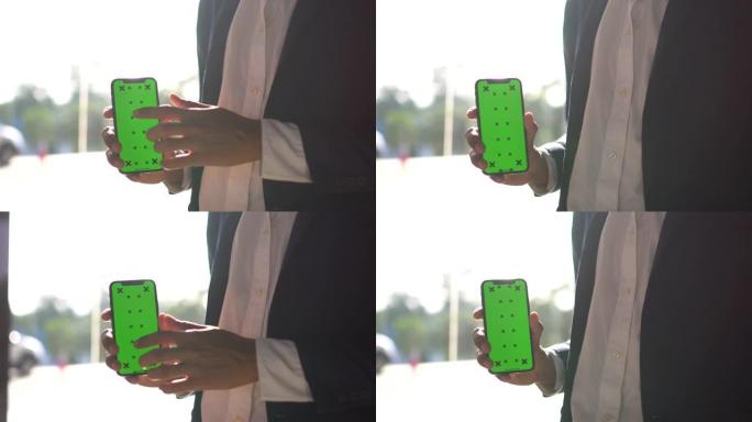 商人显示带有绿色屏幕的智能I手机