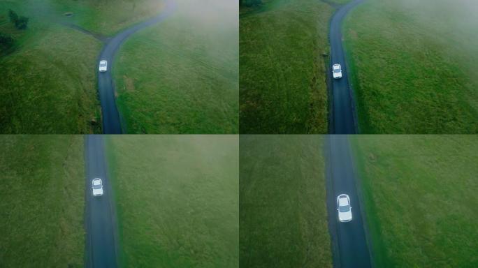 在乡村道路上行驶的电动汽车