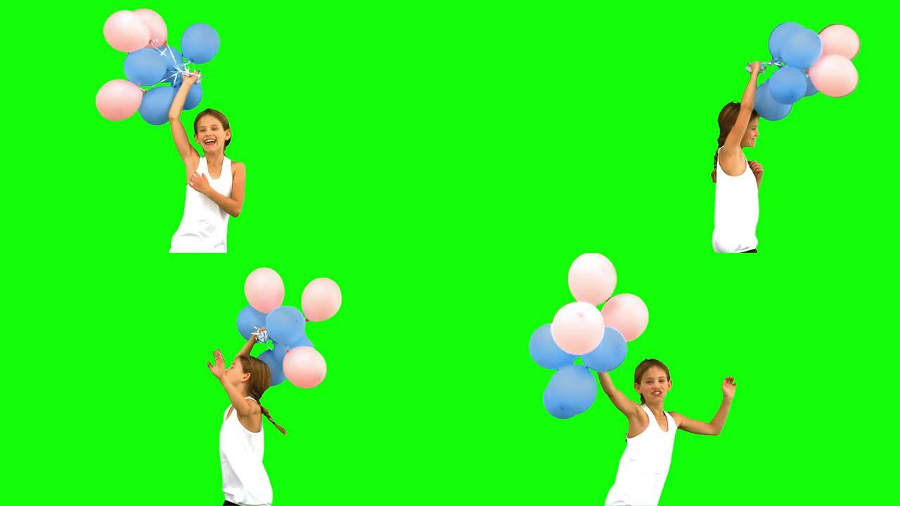 小女孩在绿色屏幕上玩气球