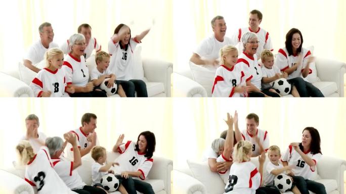 家庭在电视上观看足球
