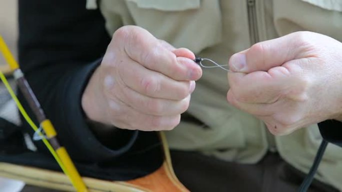 钓鱼飞人在钓鱼线上设诱饵