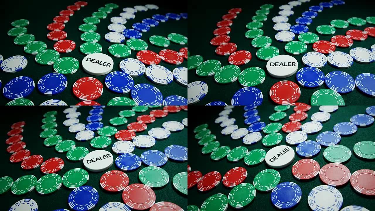 扑克桌4k上排列的赌场筹码