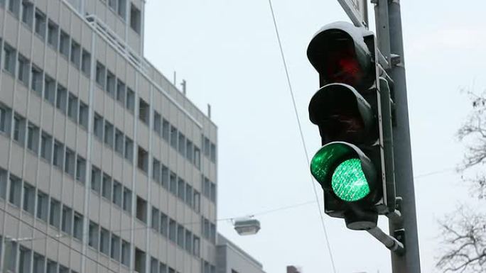 德国冬季交通灯变绿