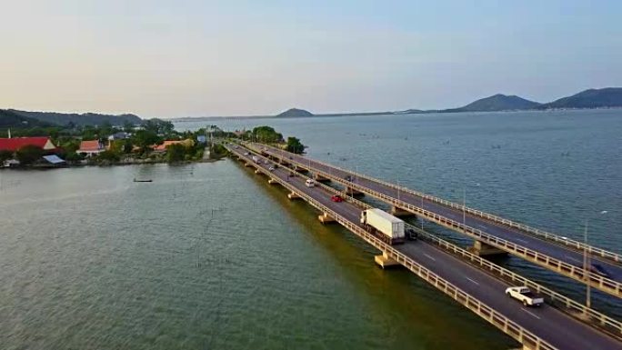 泰国宋卡河上车辆过桥的鸟瞰图
