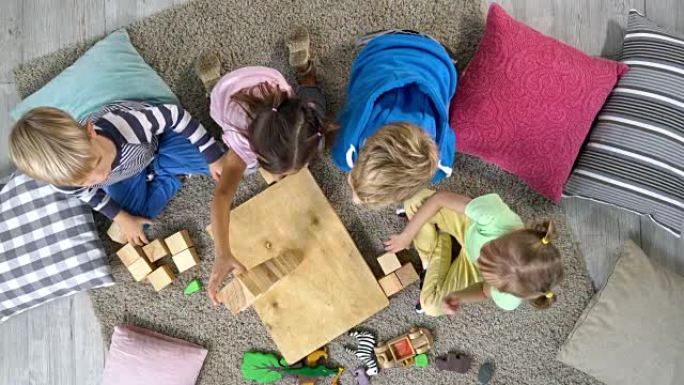 儿童建造玩具塔