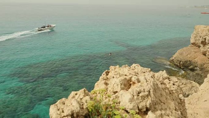 塞浦路斯有清水的蓝色泻湖