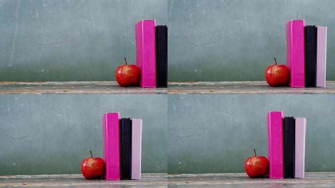 苹果和桌上的书