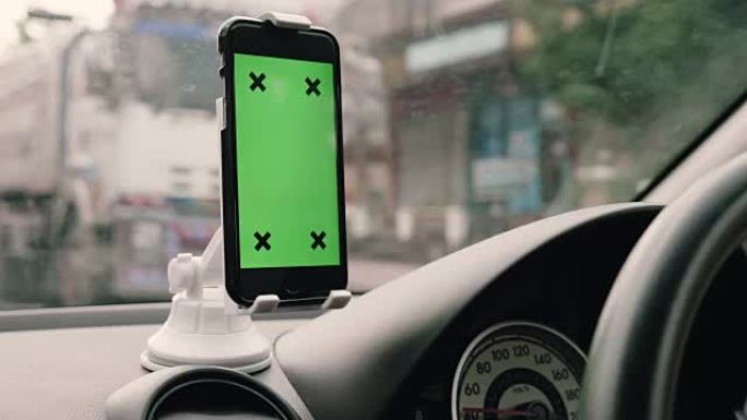 绿屏，人们在汽车中使用GPS技术进行公路旅行