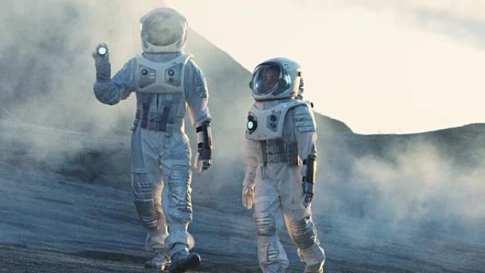 两名宇航员在白天探索岩石外星球。不久的将来和技术的进步带来了太空探索，旅行，殖民的概念。