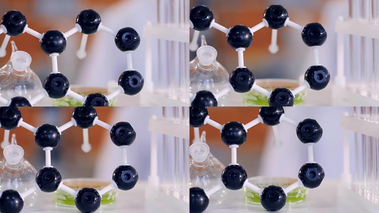 分子结构，相机在分子周围缓慢移动。