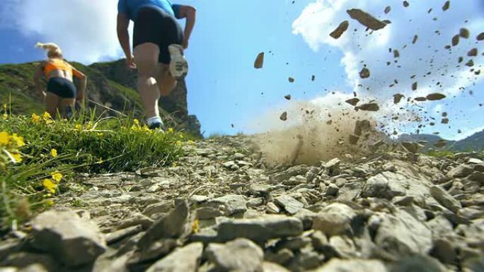 高清超级慢动作: 极限跑步者踢沙子