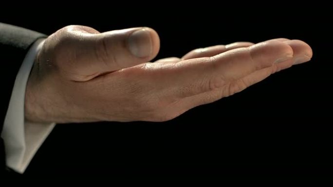 高清超级慢动作: 手捕捉掉落的硬币