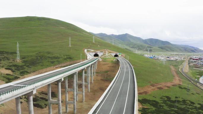 拉萨到那曲高速 中国基建 要致富先修路