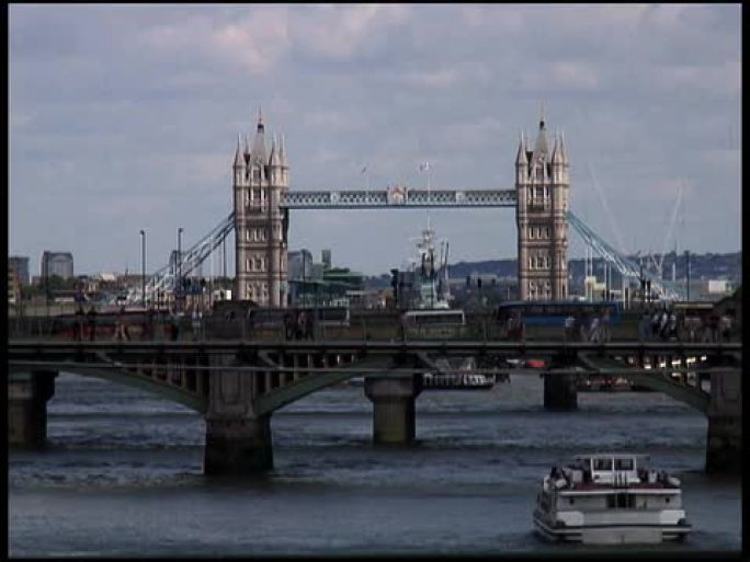 伦敦桥上的3D交通