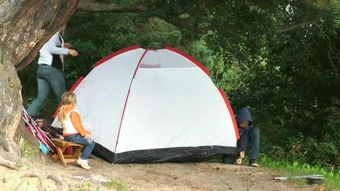搭建露营帐篷搭建露营帐篷