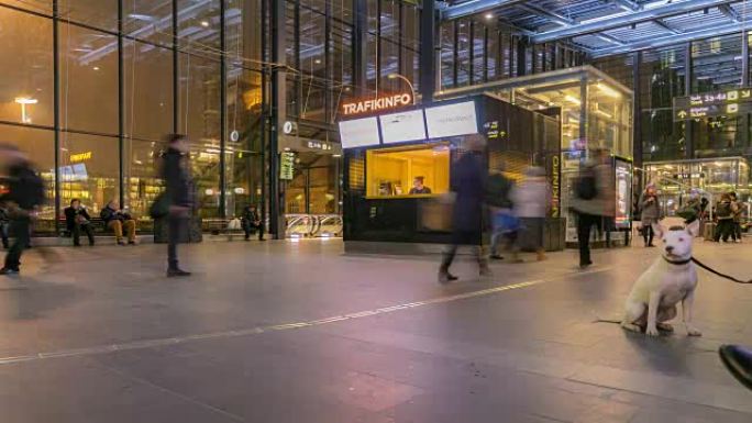瑞典马尔默站的延时行人