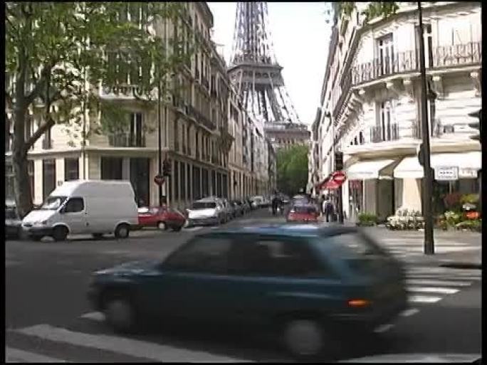 巴黎街景：向上倾斜到艾菲尔铁塔。法国