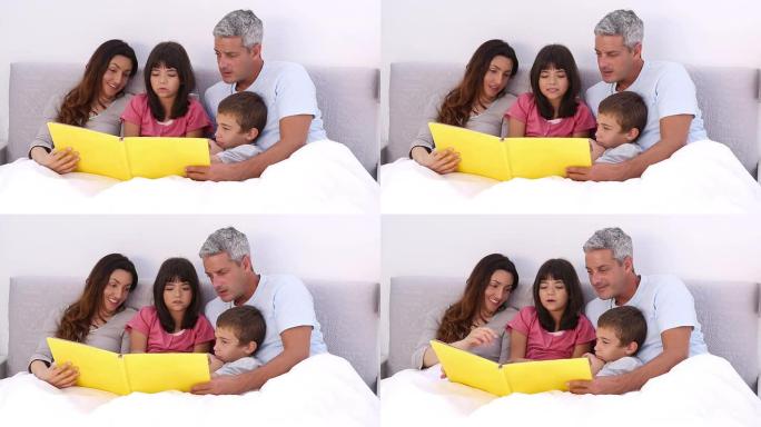 家人在床上读故事